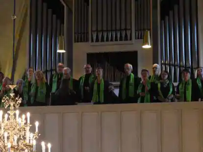 Endlich wieder gemeinsam in der Kirche singen: Die Huder Gospelsingers hatten ihren ersten Auftritt seit der Corona-Krise.