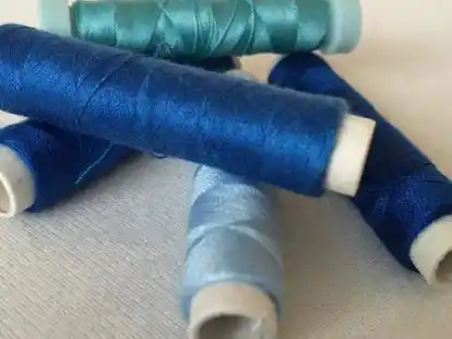 Wie man aus alter Kleidung neue Lieblingsst&uuml;cke n&auml;ht, zeigt Heike Heinrich interessierten Ganderkeseern in einem Kurs der regioVHS.