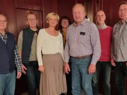 Der neue Vorstand des B&uuml;rgervereins Ruhwarden besteht aus Karl-Heinz Liebern, Rita Wefer, Meike Schindler, Kerstin Auffarth, Klaus Brockhoff, Renke Renken und Frank George (von links) Beirat. Auf dem Bild fehlt die neue Kassenwartin Carmen Schlack.
