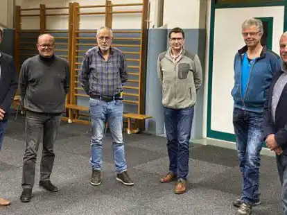 Zogen f&uuml;r das Gesch&auml;ftsjahr 2020 der B&uuml;rgerenergiegenossenschaft Apen eine positive Bilanz: Frerich Wilken (Aufsichtsratsvorsitzender),  Wilhelm Stickfort (Aufsichtsratsmitglied),  Wilhelm Funk (Vorstandsmitglied),  Klaus Harms und Gerold Trump (beides Aufsichtsratsmitglieder) sowie  G&uuml;nter Jan&szlig;en (Vorstandsmitglied).