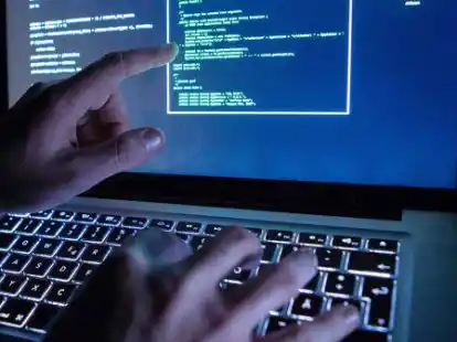 Erfolgreiche Auswertung: &Uuml;ber gespeicherte Daten auf beschlagnahmten Servern konnten Ermittler Personen identifizieren, die jetzt in einer Aktion festgenommen worden sind, die durch die Zentrale Kriminalinspektion der PD Oldenburg  koordiniert wurde.