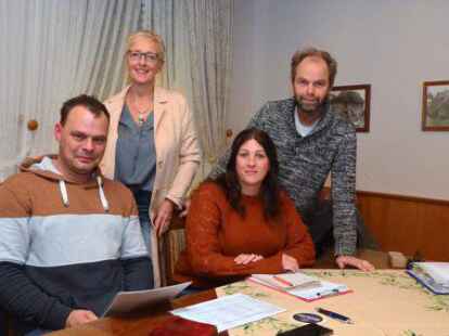 Der neu gew&auml;hlte Vorstand der Ollenfestgemeinschaft, die 2023 wieder das zweit&auml;gige Fest auf die Beine stellen m&ouml;chte (von links): Fabian Schl&uuml;ter, Katja Weegen, Ulrike Schnibbe und Stefan Schl&uuml;ter