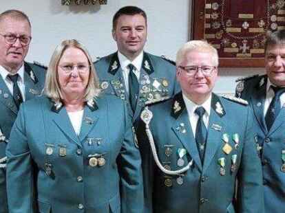 Der neue Vorstand des Sch&uuml;tzenverein Sedelsberg (von links): Gerd Meyer, Katrin Tieke, Reiner Dumstorff, Andreas Tieke und Siegfried Seling