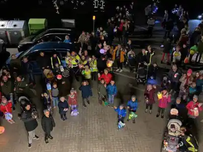 Die Kinder waren beim Umzug durch Sandfeld und S&uuml;derfeld mit bunten Laternen und viel Freude dabei.