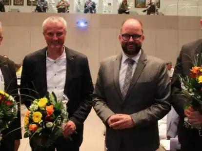 Landrat Johann Wimberg (Zweiter von rechts) und seine drei Stellvertreter Hermann Schr&ouml;er (von links), Johannes Kalvelage und Bernhard M&ouml;ller.