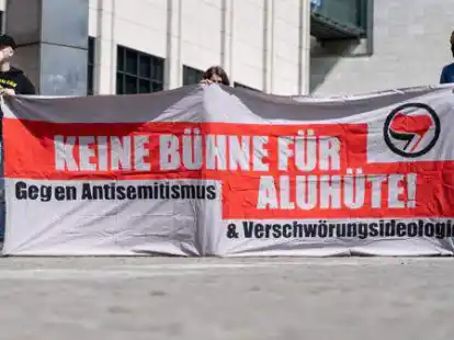 Einen Vortrag zum Thema Verschw&ouml;rungsideologien und Antisemitismus h&auml;lt Helge Regner f&uuml;r die Uni Oldenburg (Symbolbild).