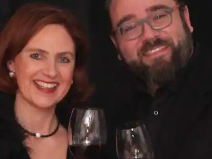 Bieten am 25. November wieder einen bunten Mix aus Literatur, Kunst und Musik: B&auml;rbel Sch&ouml;nbohm und Stefan Lindemann mit ihrem &bdquo;Adventskalender&ldquo;.