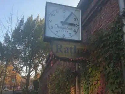 Die Uhr am Huder Rathaus