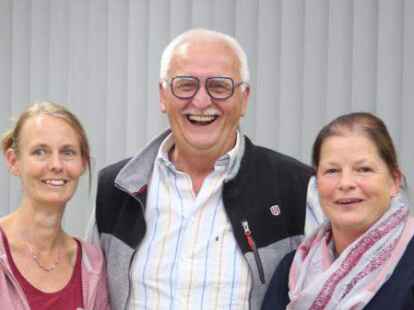 Gruppenbild mit (von links) Astrid B&ouml;hme, Hajo M&uuml;ller, Insa Tapken-Bolles.