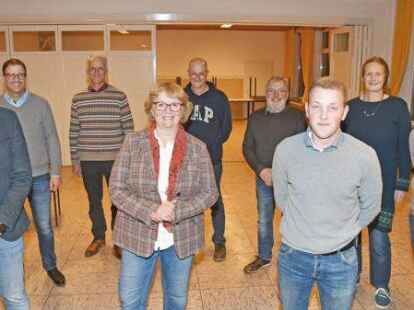 Der neue Colnrader Gemeinderat: (von links) Matthias Grau, Gerald Otto, Wolfgang Heinzl, Anne Wilkens-Lindemann, J&ouml;rg Siegmann, Geritt Lindemann, Leon Nixdorf, Dagmar van't Hull und Ole Dauskardt.