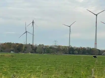 An der Windkraftanlage am Sillandweg in Sande ist ein Rotorblatt abgeknickt.