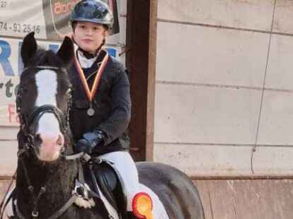 Stolze Gewinnerin beim Springreiterwettbewerb: Hannah Berger