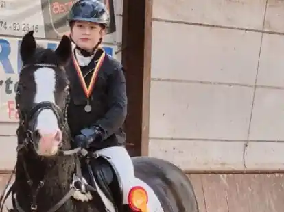 Stolze Gewinnerin beim Springreiterwettbewerb: Hannah Berger