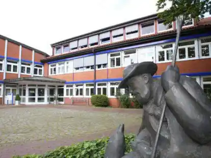 Anlaufstelle f&uuml;r Politik- und Verwaltungsangelegenheiten in der Gemeinde: das Rathaus in Gro&szlig;enkneten.