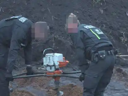 Auf einem Acker bei Posthausen nahe der A 1 hat die Polizei Bremen in der vergangenen Woche eine gro&szlig;angelegte Suchaktion durchgef&uuml;hrt.