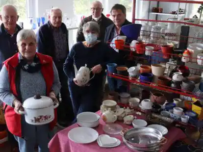 Betreuen &bdquo;P&ouml;tte und Pannen&ldquo; ehrenamtlich: (von links) J&uuml;rgen Griguschies, Annemarie Dahms, Gerold Schr&ouml;der, Anne Gronwald, Rolf Varnhorn und Martin Pfahl