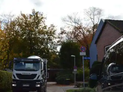 Auf der Braker Stra&szlig;e ist nun ein absolutes Halteverbot eingerichtet worden. Grund ist die Baustelle an der Hausnummer 14 c bis f.