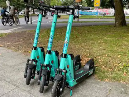 E-Scooter am Oldenburger Pferdemarkt: Der Anbieter TierMobility spricht mit der NWZ &uuml;ber Abstellverbote, Polizeikontrollen und die Verkehrssituation in Oldenburg.
