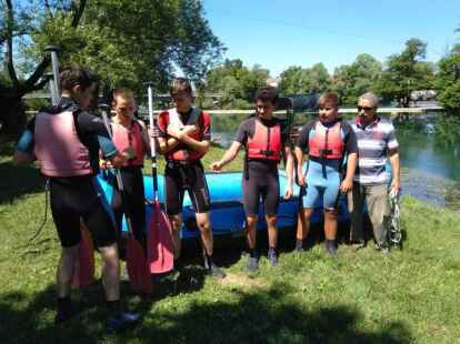 Die Teilnehmer im muslimischen Teil von Bosnien-Herzegowina gingen zum Wildwasser-Rafting. Die &auml;lteren Jugendlichen nahmen auch an einem Guide-Training teil.