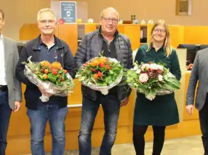 Die Vorst&auml;nde Markus Graf (links) und Peter Beck (rechts) begr&uuml;&szlig;ten Ina Paries als neue Aufsichtsratsvorsitzende und verabschiedeten nach vielen Jahren Harald Grabhorn (2. von links) und Hergen Gutmann aus diesem wichtigen Gremium.