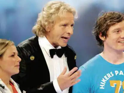 Kamen aus Ostfriesland mit einer Wette in die Show: Julia Thiele und Malte Poppinga, hier mit Moderator Thomas Gottschalk. Die beiden wurden Wettk&ouml;nige, nach der Show gab es aber Zweifel, ob alles mit rechten Dingen zugegangen war.