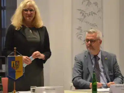 Die konstituierende Sitzung des Gemeinderats Sande. Manuela Mohr (CDU) ist neue Ratsvorsitzende.
