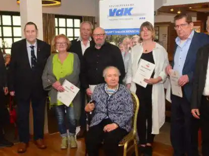 Das Martinsgansessen versammelte zahlreiche VdK-Mitglieder im Gasthaus Bischoff. Dabei waren (von links) Hartmut Schierenstedt, Ingo Holst, Beate V&ouml;hriger, Holger Beyer, Torsten V&ouml;hringer-Lucius, Helga Harfst, Bianca Schomacker, Fredi Blohm und J&ouml;rg Bade.