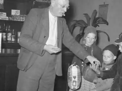 Fr&uuml;her gab es keine Kekse, sondern &Auml;pfel und N&uuml;sse: S&uuml;&szlig;igkeiten zu Martini &ndash; wie hier in einer ehemaligen Gastst&auml;tte in Nesse &ndash; setzten sich erst im 20. Jahrhundert durch.