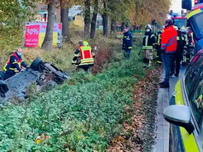 Ein 21-j&auml;hriger Autofahrer ist am Sonntag in einem Graben an der Emsteker Stra&szlig;e gelandet.