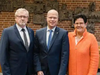Sie vertreten den Lohner B&uuml;rgermeister: Norbert Bockstette (von links), Gert K&uuml;hling und Elsbeth Schl&auml;rmann.