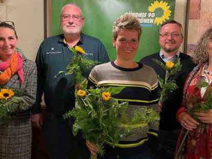 Silke Kiausch-Brauer (von links), Wolfgang Ottens, Sina Beckmann,  Christian Fiedler und  Martina Esser bilden den Vorstand des Gr&uuml;nen-Kreisverbands Friesland.