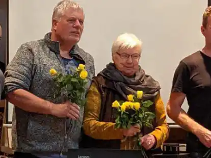Auf der Jahreshauptversammlung des TuS Sillenstede im Sillensteder Hof: (von links) Florian Donat, Vorsitzender des TuS Sillenstede, mit den Geehrten Adalbert Klawon (45 Jahre), Edith Boom (40 Jahre) und Jan B&ouml;lts (45 Jahre)