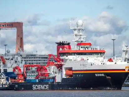 Um das Leben in der Tiefsee zu erforschen, ist ein Team von Wissenschaftlern mit dem Forschungsschiff &bdquo;Sonne&ldquo; von Emden aus  zu einer Expedition in den Nordatlantik in Richtung Gr&ouml;nland aufgebrochen.