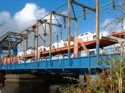 Die Emder Eisenbahnklappbr&uuml;cke wird dieses Jahr vermutlich nur noch ein Mal ge&ouml;ffnet &ndash; und das auch nur f&uuml;r drei Stunden. Danach bleibt gr&ouml;&szlig;eren Wasserfahrzeugen die Passage monatelang verwehrt.