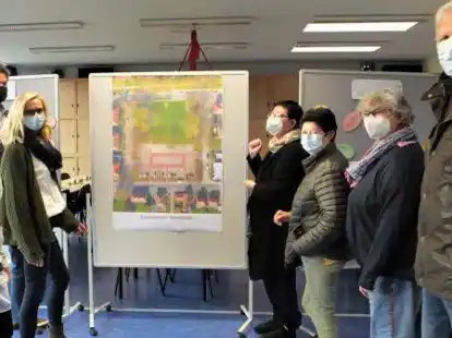 Im Mehrzweckhaus nahmen Bedienstete der Stadt Nordenham Anregungen f&uuml;r die Umgestaltung des Einswarder Marktplatzes entgegen.