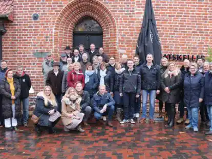 Zum Bergfest trafen sich die Mitglieder der K&ouml;nigskompanie und deren Frauen am Sonnabend vor dem Rathaus. Von dort aus ging es zun&auml;chst zum Armbrustschie&szlig;en und sp&auml;ter zum Gr&uuml;nkohlessen.
