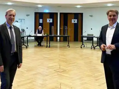 Die Arbeitsgemeinschaft Stadtoldenburger B&uuml;rgervereine: Die Vorst&auml;nde der Vereine,  AStoB-Vorsitzender Harald G&ouml;tting (vorne  links) und Oberb&uuml;rgermeister J&uuml;rgen Krogmann treffen sich  auch zum Jahresgespr&auml;ch.