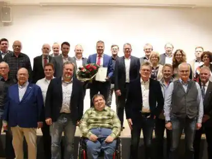 Die neuen Ratsmitglieder der Gemeinde Emstek sind am Mittwoch zu ihrer konstituierenden Sitzung in der Mensa der Grundschule Emstek zusammengekommen.