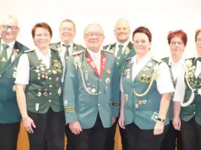 Der Bezirksbruderrat (Vorstand) des Bezirksverbandes Vechta ist durch Teilneuwahlen wieder komplett: Christof Quebbemann (von links), Katrin Hasenbeck,  Berthold Niemann, Gerd Martens, J&ouml;rn Hasenbeck, Jutta Seeger, Tanja Hollinden und  Heike Quebbemann.