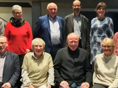 Der aktuelle Vorstand: Stefan Pfundheller (von links stehend), Dr. Irmtraud Kannen, Andreas L&uuml;gan, Jens Kramer, Iris Hones, Carola Lampe, Klaus-Dieter Ackmann (sitzend von links), Barbara Behnes, Dr. G&uuml;nter Klaushenke, Gisela Kl&auml;ne