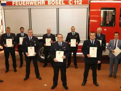 Die Feuerwehr B&ouml;sel ehrte auf ihrer Mitgliederversammlung treue Feuerwehrleute.