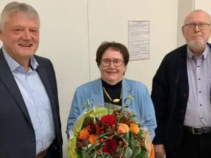 Vorsitzender Clemens Rottinghaus (links) ernannte auf der Mitgliederversammlung Dr. Bernard und Eva-Maria Kors zu Ehrenmitglieder des Vereins und dankte ihnen f&uuml;r ihre jahrzehntelange Arbeit.