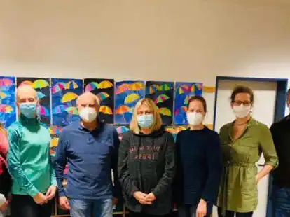 Die anwesenden Mitglieder des F&ouml;rdervereins der Grundschule D&ouml;tlingen: (von links) Tatiana Dohle, Kassandra Plate, Eckehard Hautau, Melanie Kahnt-Bock, Franziska Leppin, Sonja Raderschatt-Lindemann und Heiko Pauley