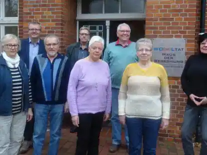 Der Seniorenbeirat Westoverledingen: Ulla Korte, B&uuml;rgermeister Theo Douwes, Siegfried Moch, Heinz-Gerd M&ouml;ller, Thea Boelsen, Horst Neisius, Karin Moch und Sieglinde Beier.