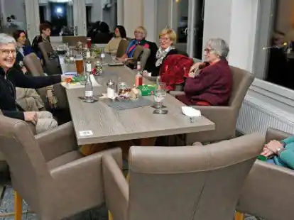 Im Landhotel D&ouml;tlingen: Dort trafen sich Literatur-Freunde zu &bdquo;D&ouml;tlingen liest und schnackt&ldquo;.