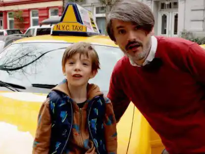 &bdquo;Ich steige in ein Taxi und fahre... am Ende immer zur&uuml;ck, zur&uuml;ck zu dir!&ldquo; Erfolgsautor Saša Stanišic schreibt jetzt auch Kinderb&uuml;cher &ndash; gemeinsam mit seinem Sohn Nikolai.