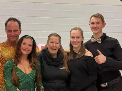 (von links) Sasha Oltmann, Anica Wencel, Andrea Stoldt-H&uuml;lsemeyer, Lena Kellermann und Andy M&uuml;ller