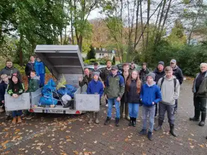 Sammelten mehrere S&auml;cke M&uuml;ll: Angler aus Gro&szlig;enkneten.
