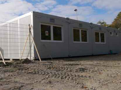 Diese in Rodenkirchen nicht mehr ben&ouml;tigten Kindergarten-Container m&ouml;chte die Stadt Nordenham &uuml;bernehmen.