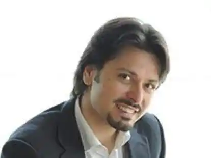 Vito Cristofaro hat die musikalische Leitung.